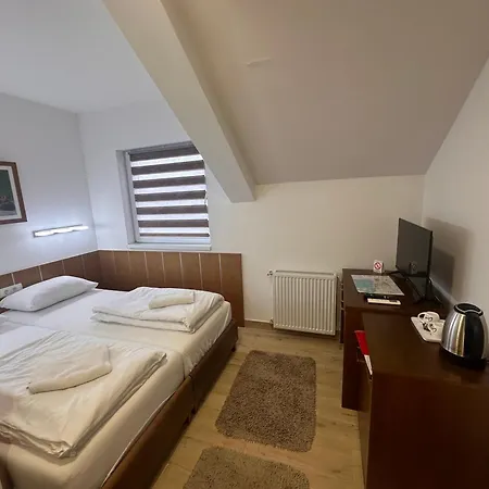 Aqua Prenociste Hotel 3*