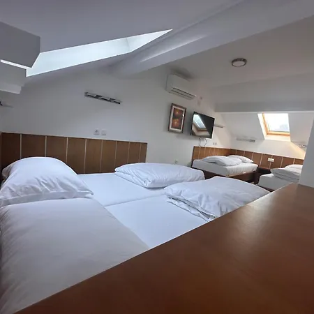 Hotel Aqua Prenociste 3*