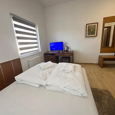 Aqua Prenociste Hotel 3*
